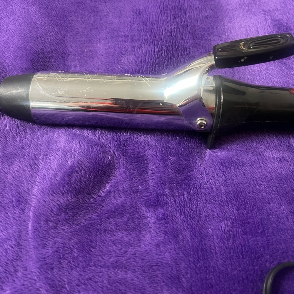 Revlon Curling Iron Model RVIR1004C Adjustable Heat 1.5" 30W - Tested & Working - Picture 6 of 6